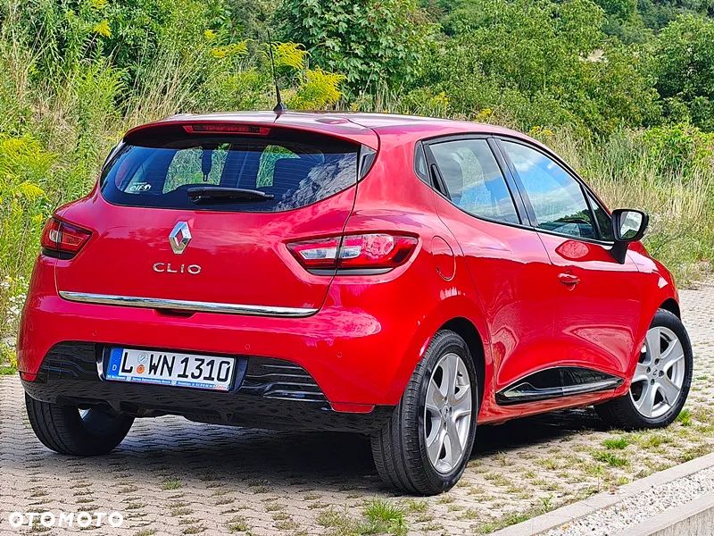 Renault Clio 1.2 16V 75 Luxe - 4