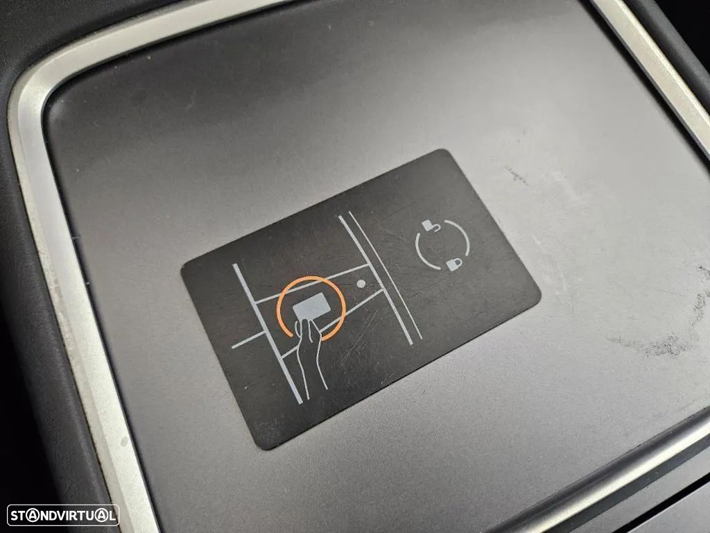 Tesla Model Y Long Range Dual Motor AWD - 9