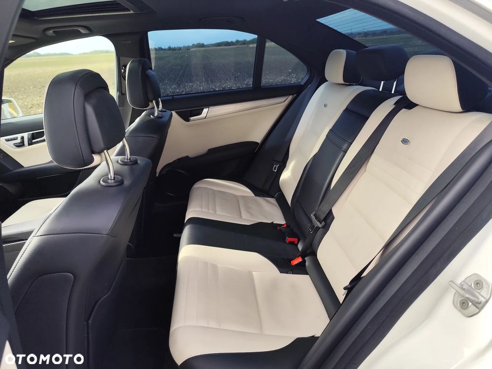 Mercedes-Benz Klasa C 350 BlueEff Avantgarde - 34