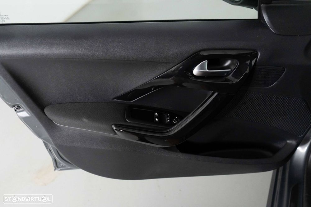 Peugeot 208 1.2 PureTech Style - 18