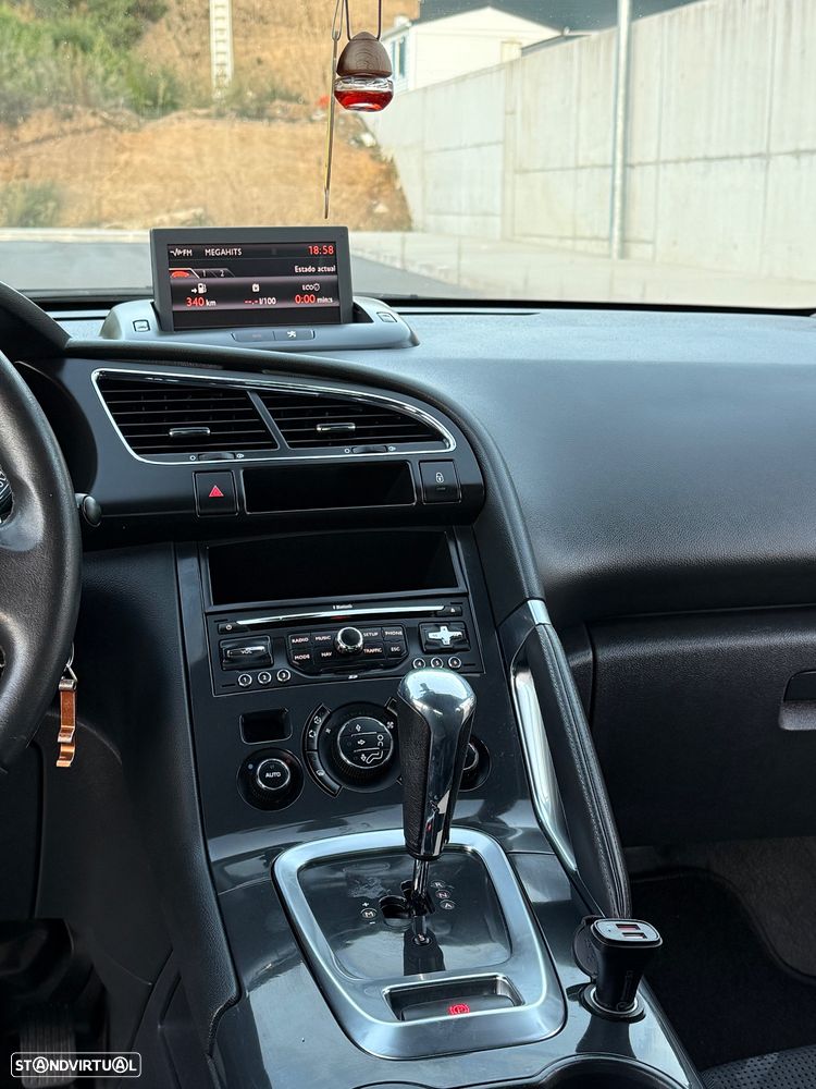 Peugeot 3008 1.6 e-HDi Executive CMP6 - 16