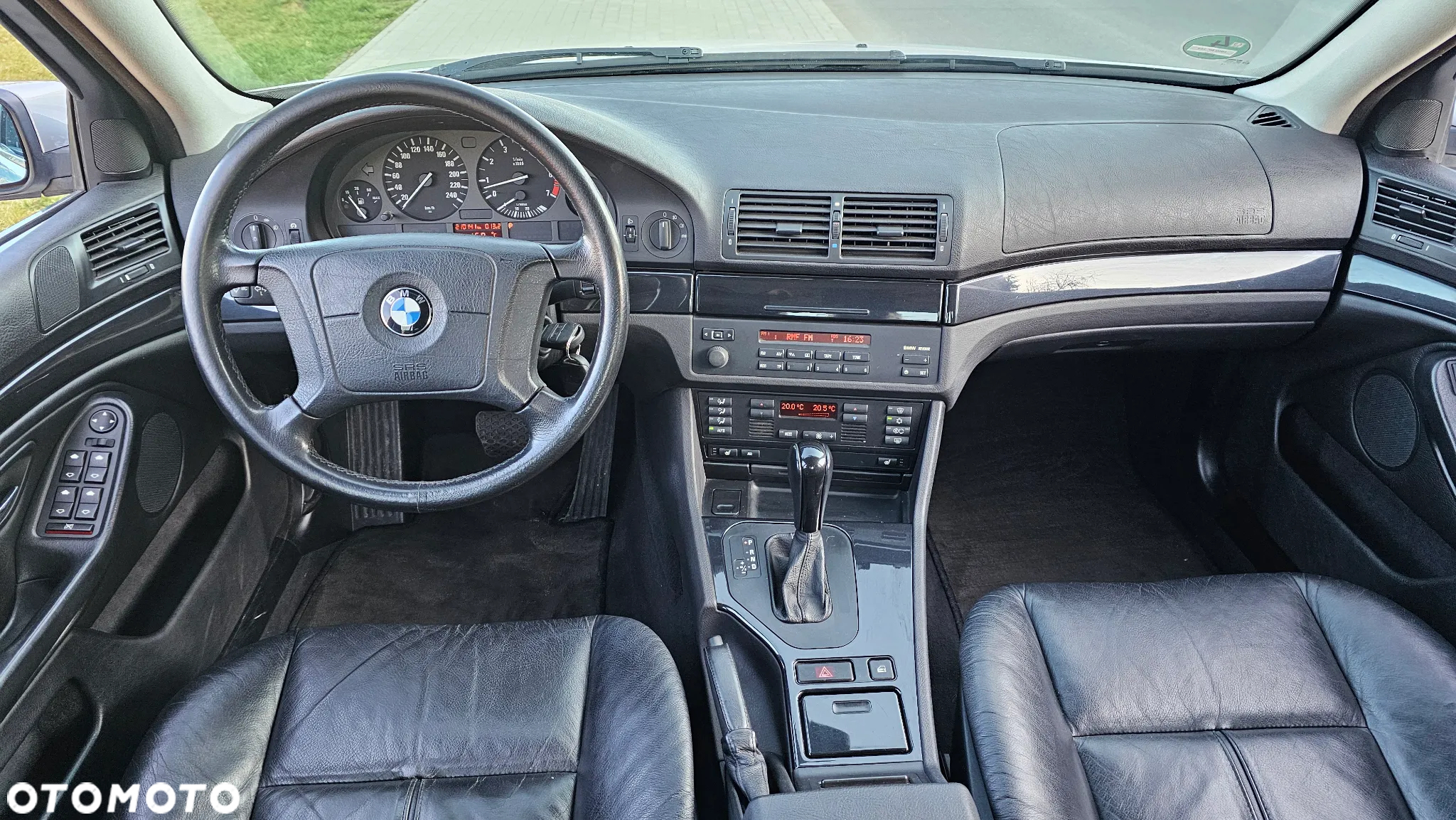 BMW Seria 5 523i - 6