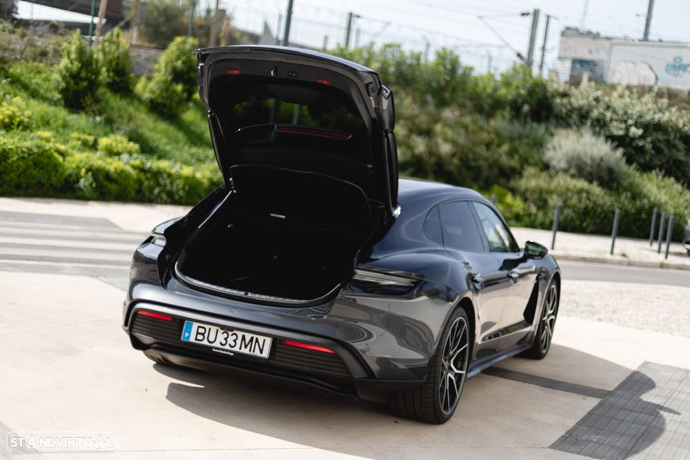 Porsche Taycan Sport Turismo - 17
