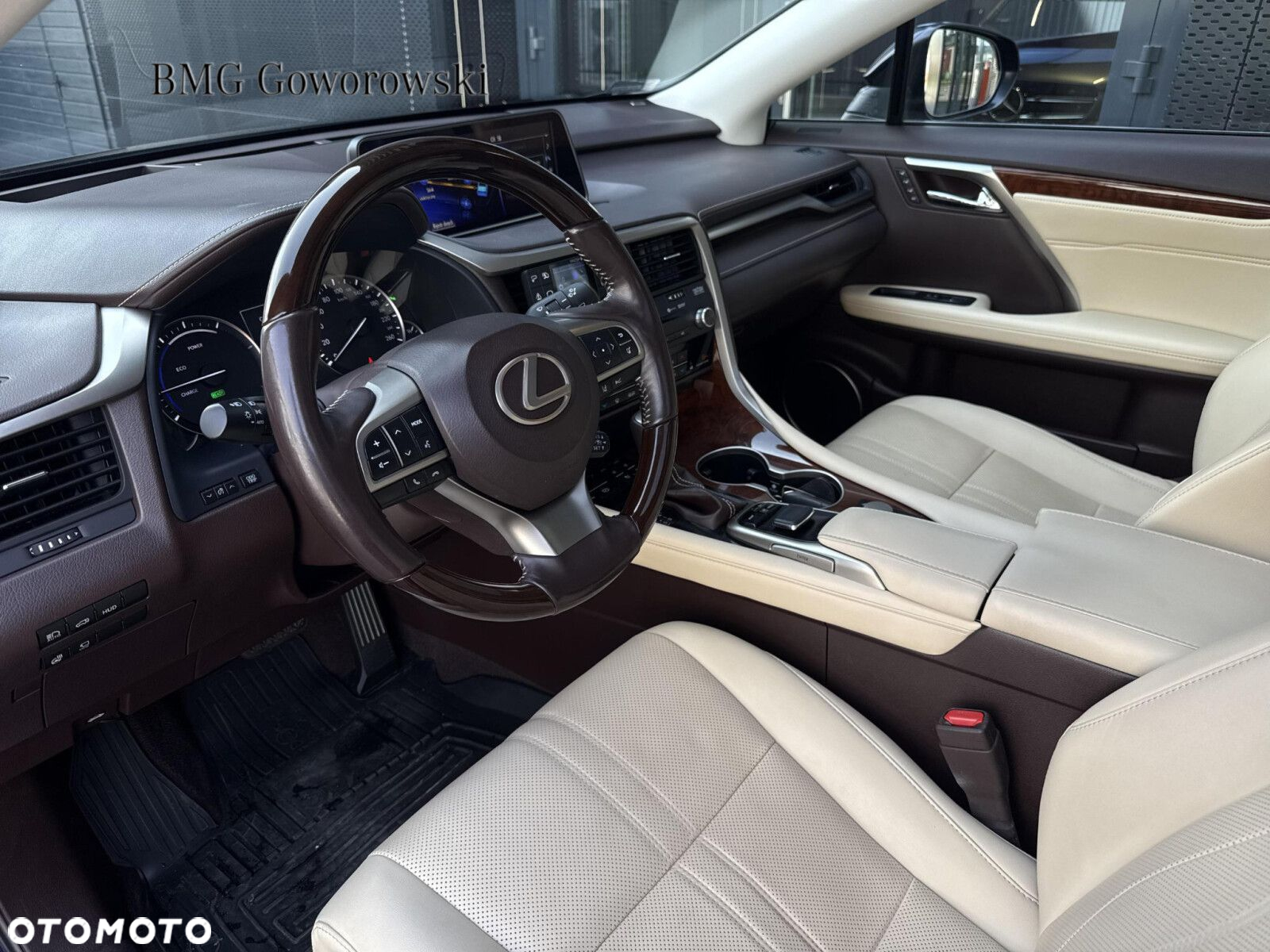 Lexus RX 450h Omotenashi - 9