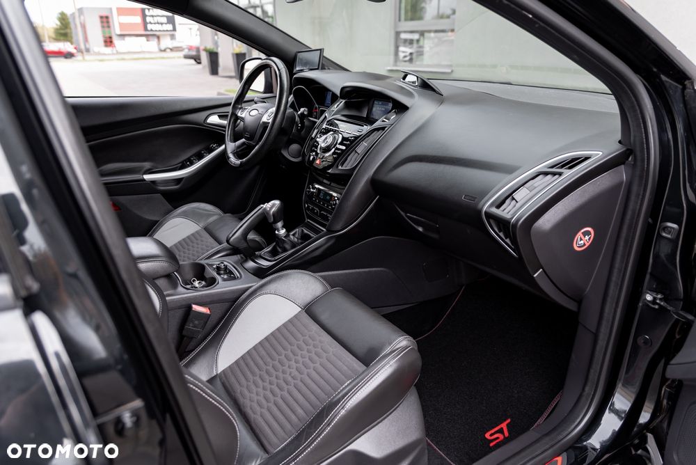 Ford Focus 2.0 EcoBoost ST - 21