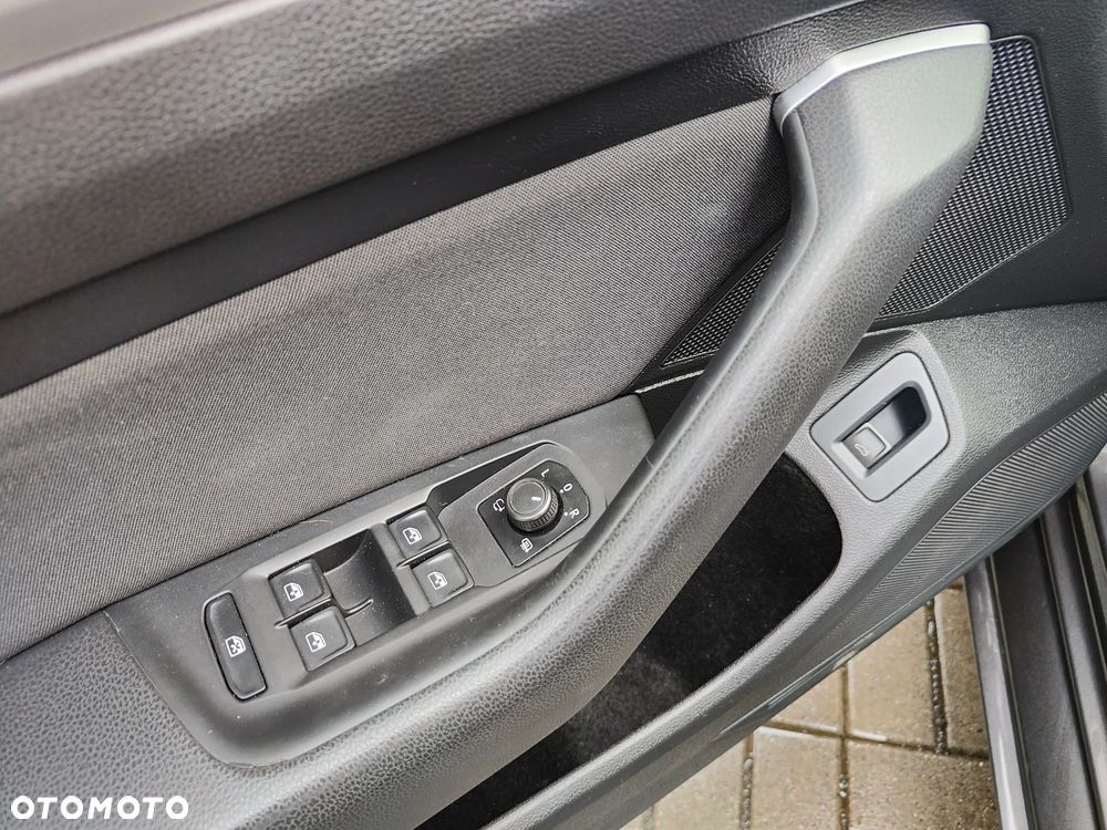 Volkswagen Passat 2.0 TDI SCR DSG Highline - 14