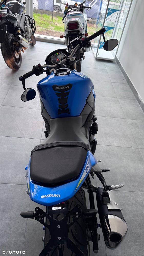 Suzuki GSR - 7