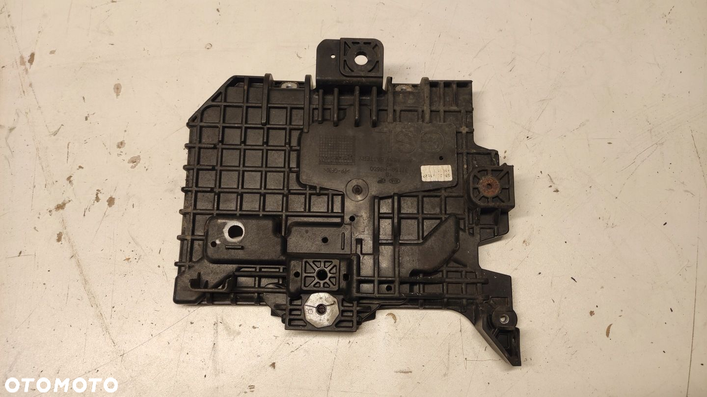 KIA STONIC PODSTAWA POD AKUMULATOR AKUMULATORA 37150-H8600 17- - 2