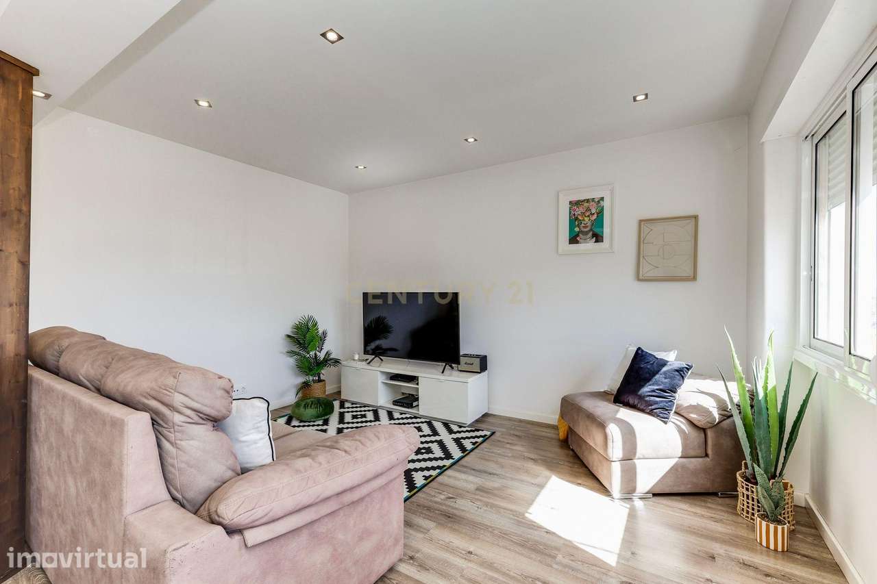Apartamento T2 Remodelado | Vista Desafogada | Damaia de Cima – Próxim - Grande imagem: 2/22