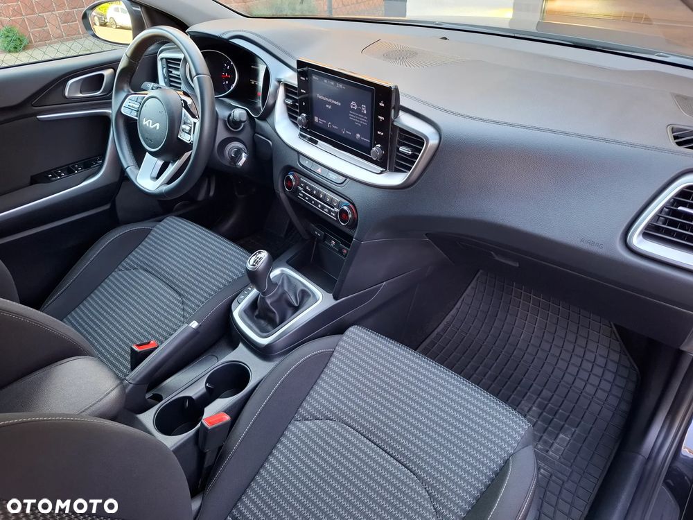 Kia Ceed 1.5 T-GDI M - 22
