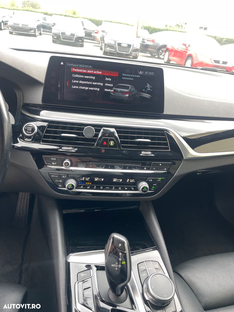 BMW Seria 5 520d xDrive AT - 35