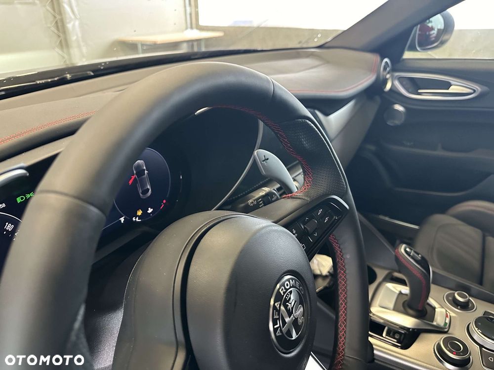 Alfa Romeo Giulia 2.0 Turbo Competizione Q4 - 15