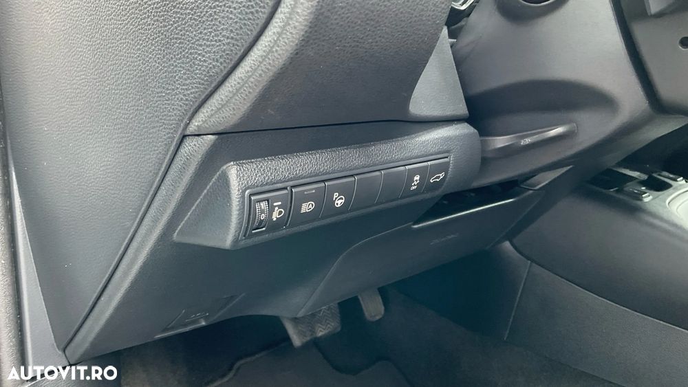 Toyota Corolla 2.0 HSD Exclusive Plus GR Sport Bi-Tone - 29