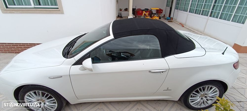 Alfa Romeo Spider 2.4 JTDM - 11