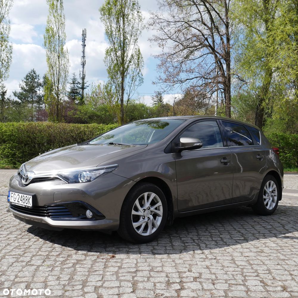 Toyota Auris 1.6 Premium - 1