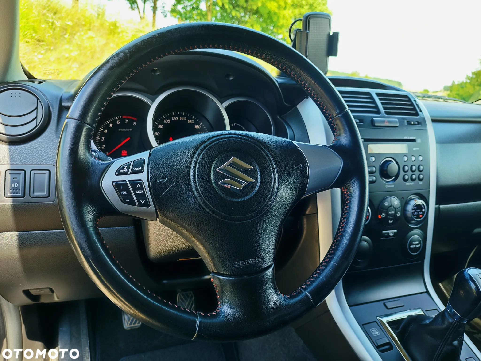 Suzuki Grand Vitara 1.6 De luxe - 18