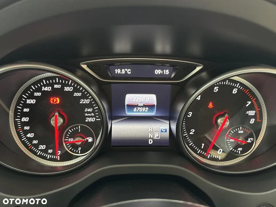 Mercedes-Benz GLA 200 7G-DCT - 13