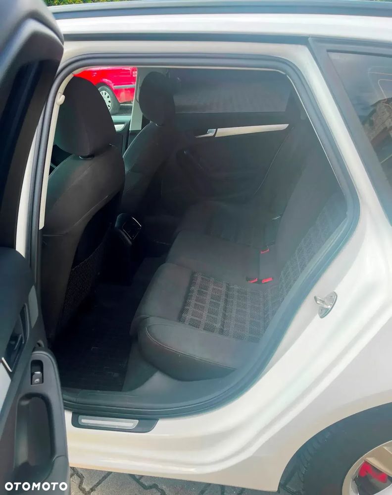 Audi A4 Avant 2.0 TFSI quattro S tronic Ambiente - 13