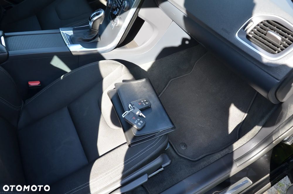 Volvo V60 D4 Geartronic Momentum - 22