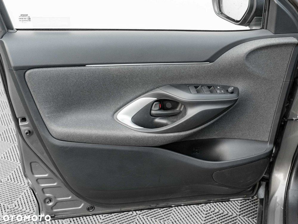 Toyota Yaris Cross - 12