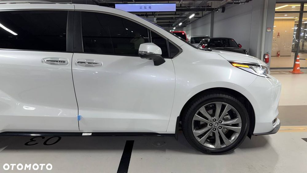 Toyota Sienna - 9