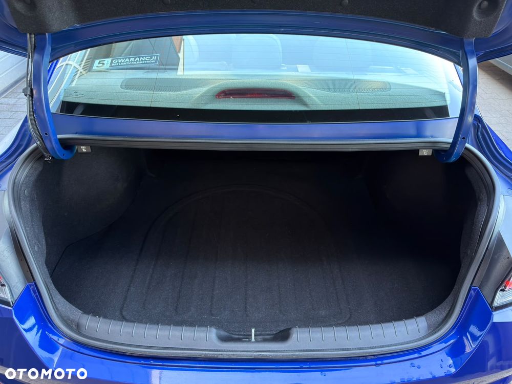 Hyundai Elantra 1.6 Executive CVT - 22