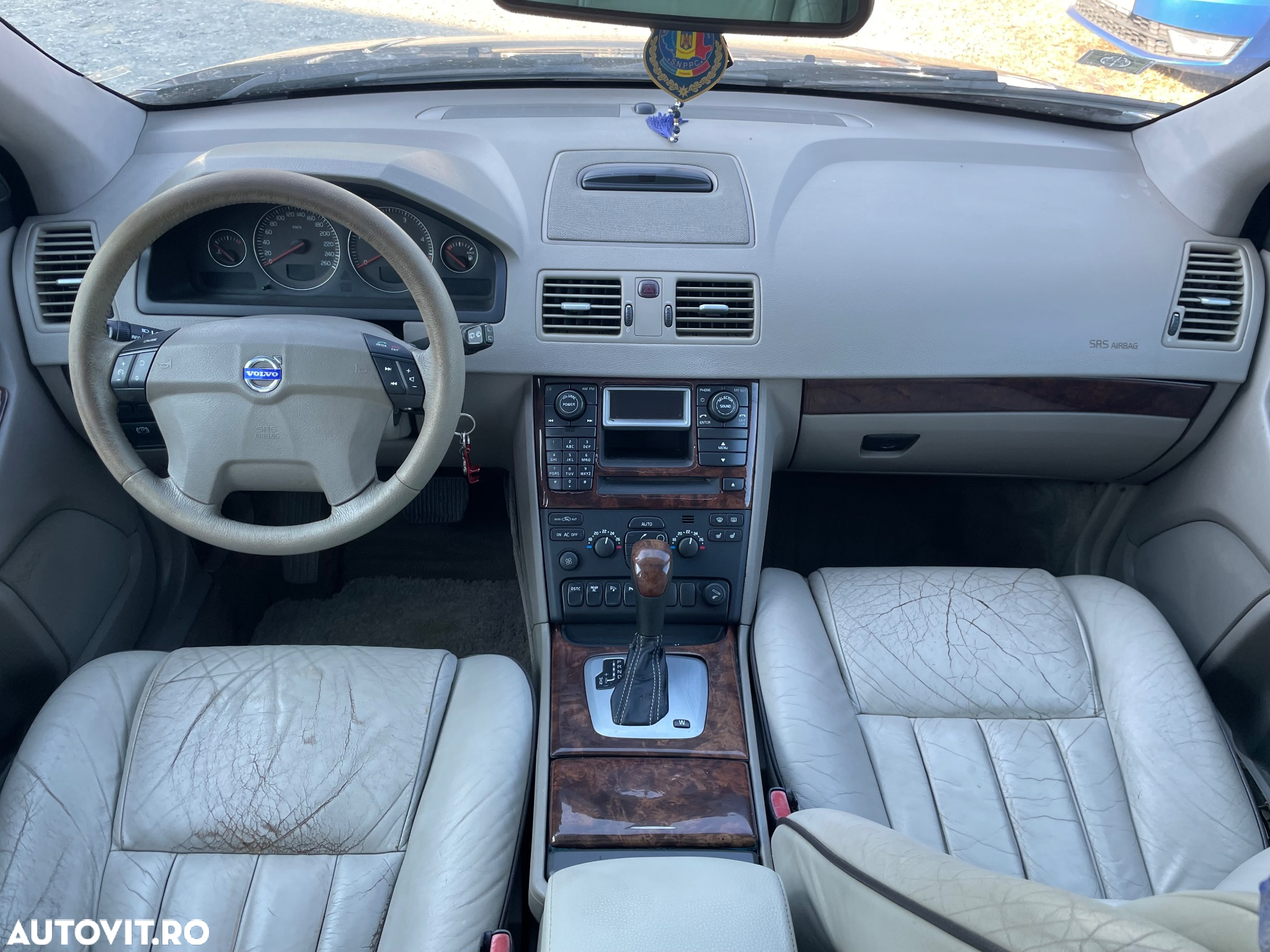 Volvo XC 90 - 9