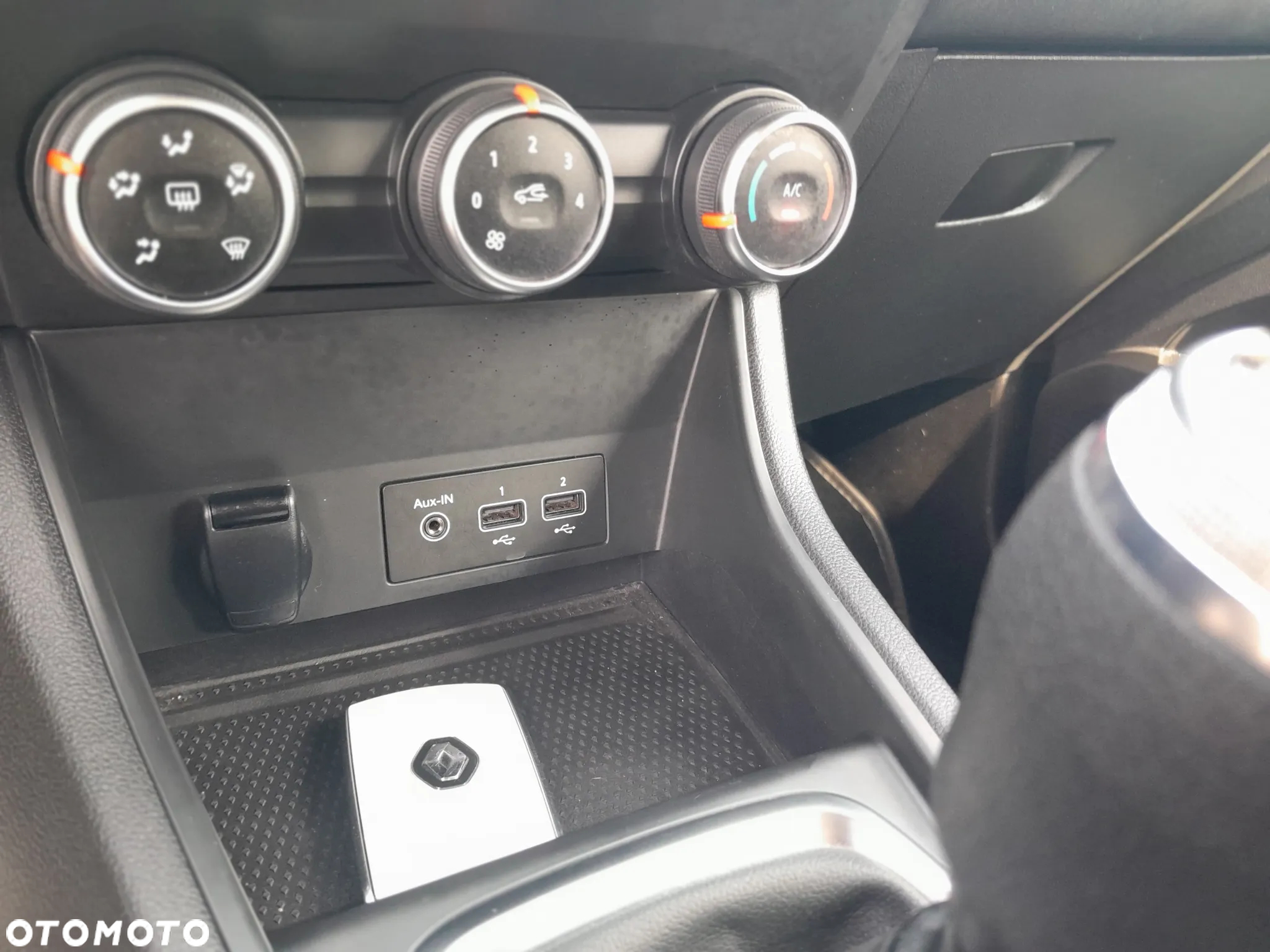 Renault Captur TCe 100 INTENS - 24
