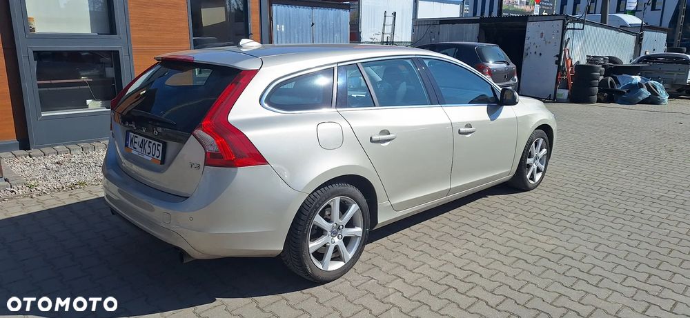 Volvo V60 T3 Drive-E Momentum - 5