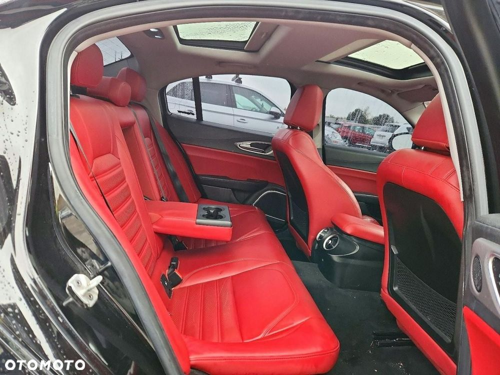 Alfa Romeo Giulia 2.0 Turbo TI Q4 - 9