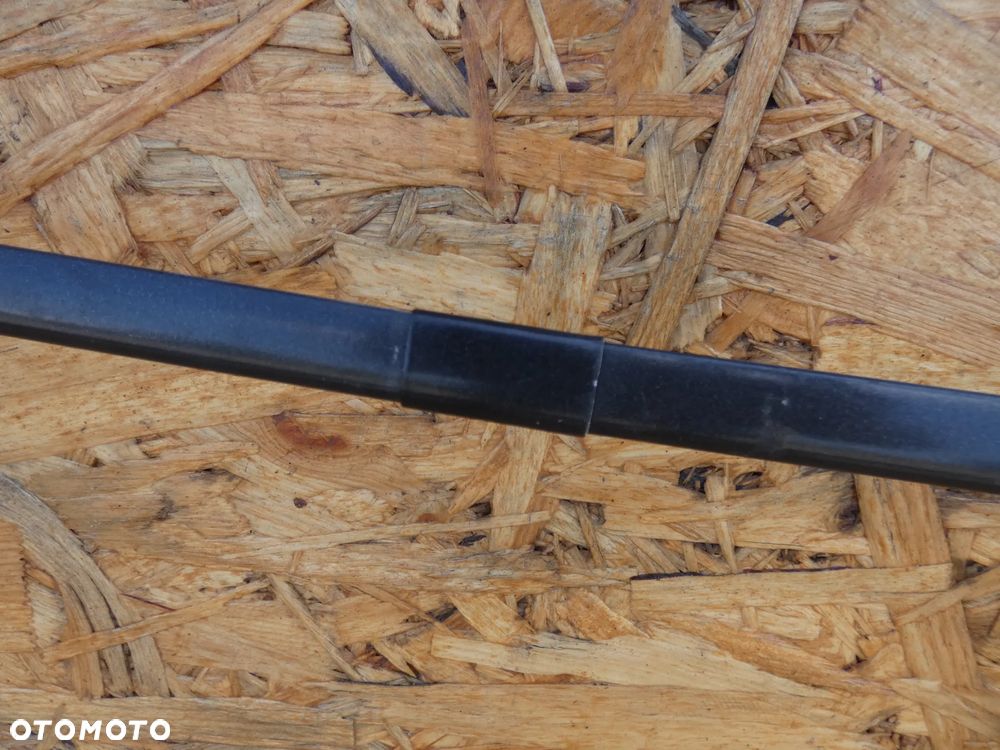 BMW E32 LISTWY SZYBY  TYŁ - 4