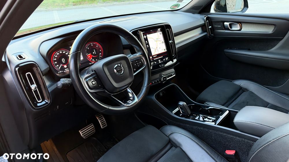 Volvo XC 40 D4 AWD Geartronic R-Design - 26