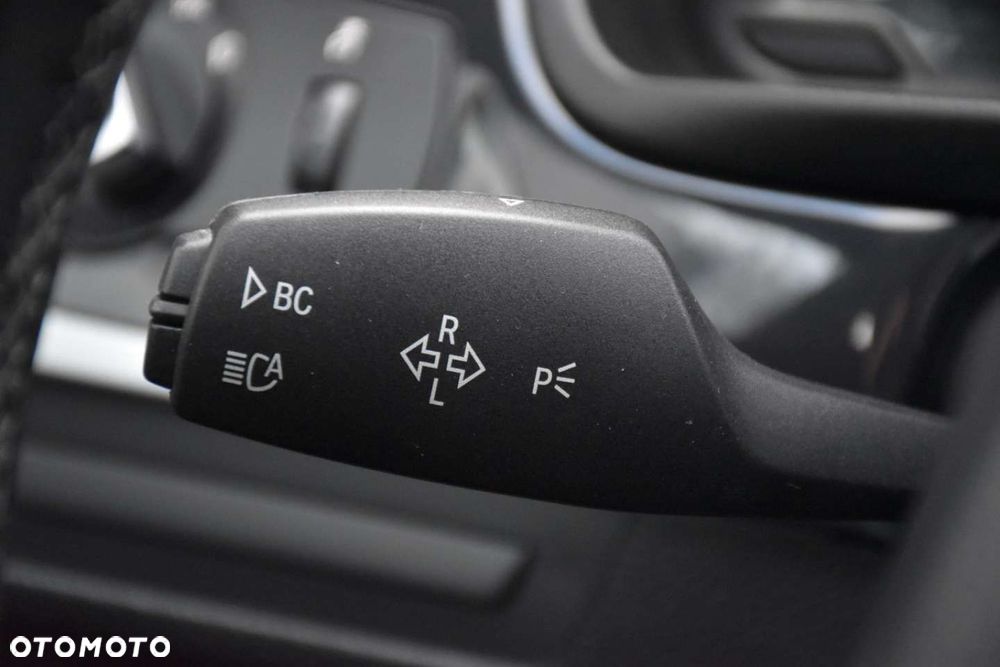 BMW Seria 5 520d xDrive - 23