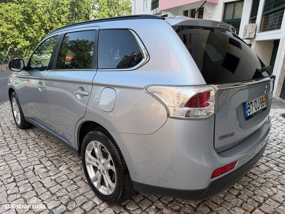 Mitsubishi Outlander 2.2 DI-D Intense - 24