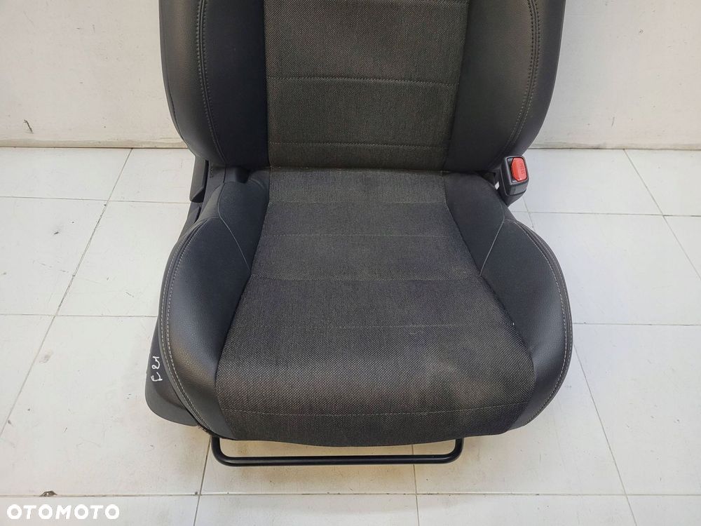 toyota corolla e21 18r- fotel pół skóra poduszka airbag prawy przód - 2