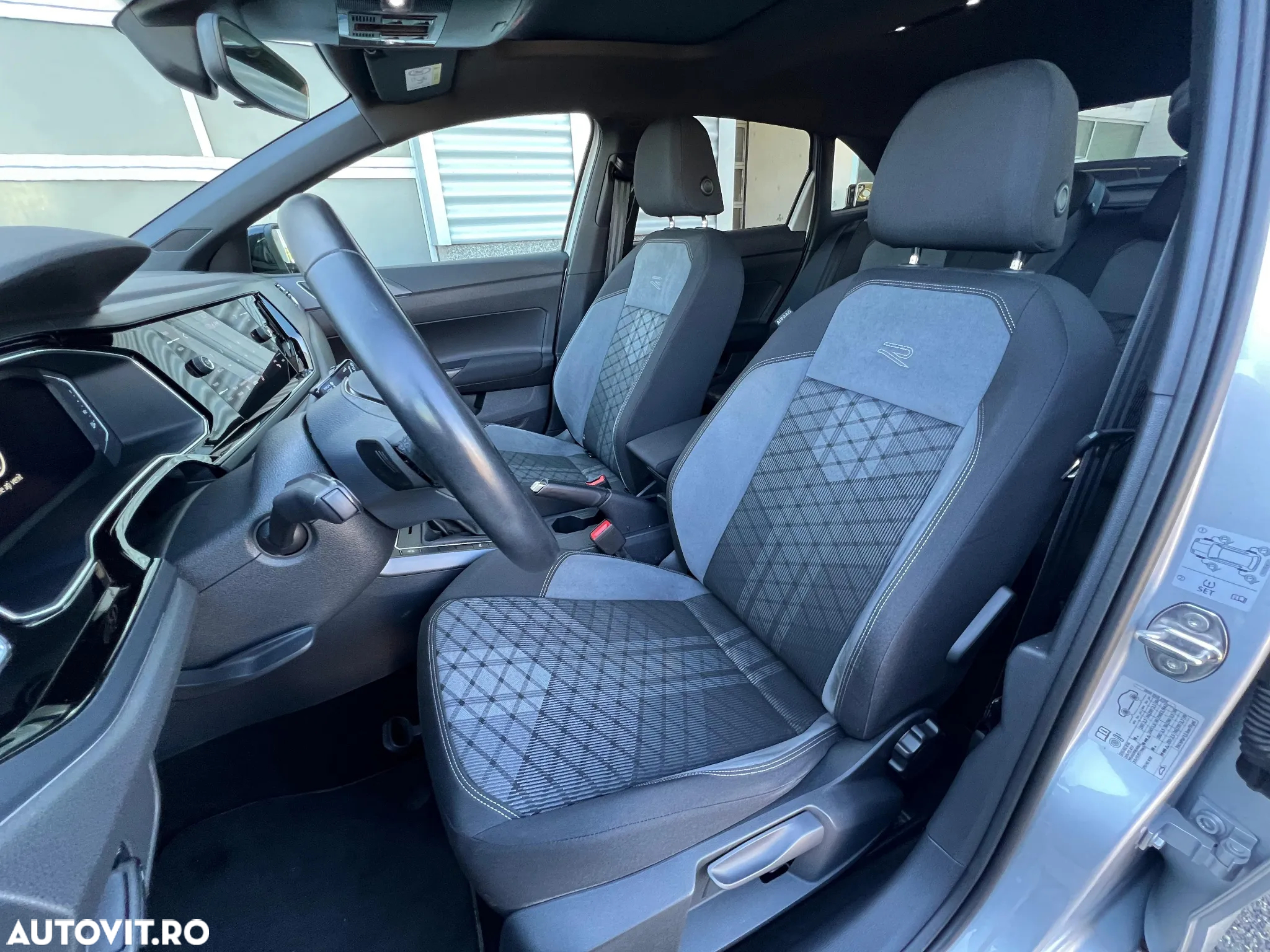 Volkswagen Taigo 1.0 TSI DSG R-Line - 14
