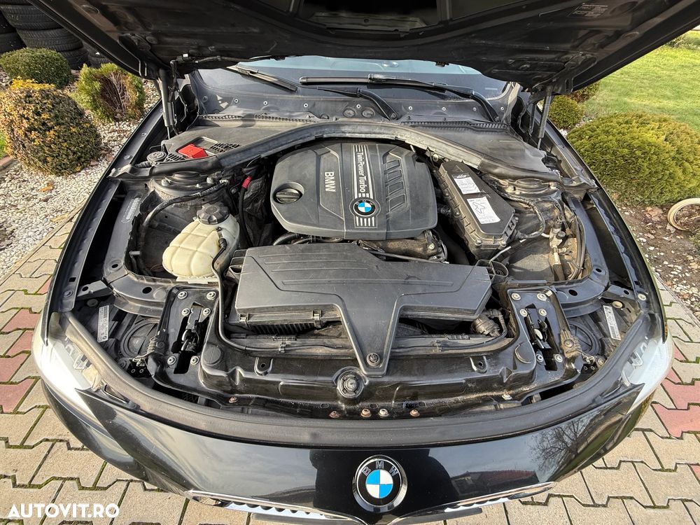 BMW Seria 3 320d Aut. - 32