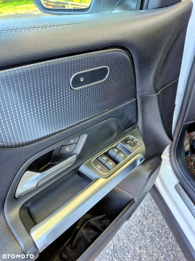 Mercedes-Benz GLB 200 7G-DCT - 10