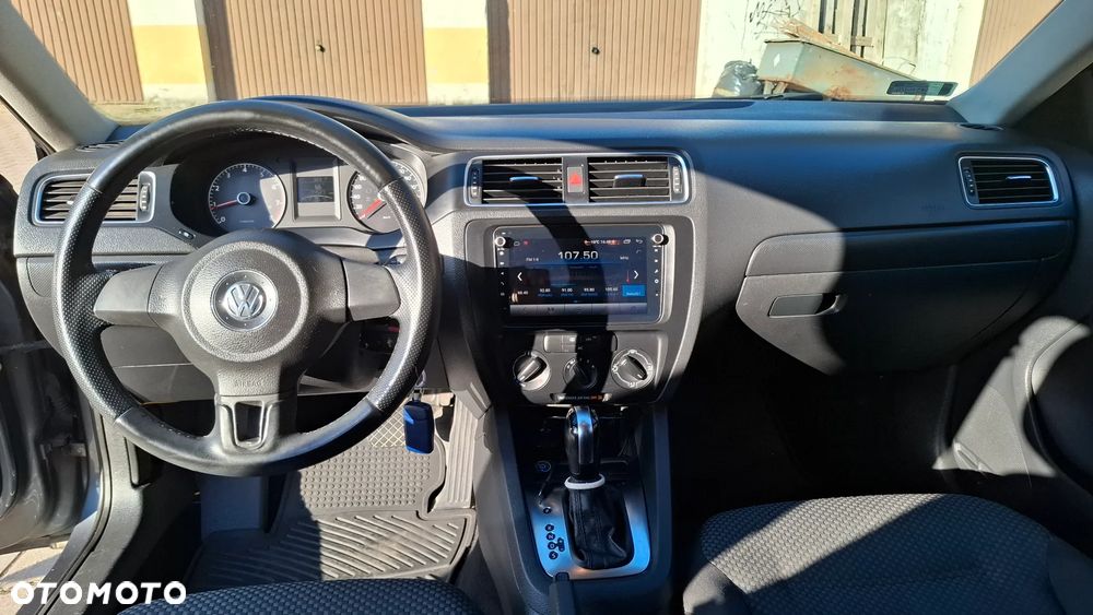 Volkswagen Jetta - 7