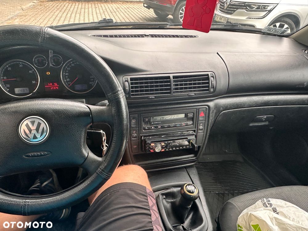 Volkswagen Passat 1.9 TDI Basis - 11