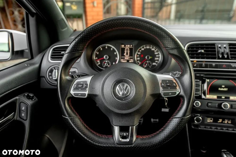 Volkswagen Polo 1.4 DSG GTI - 23