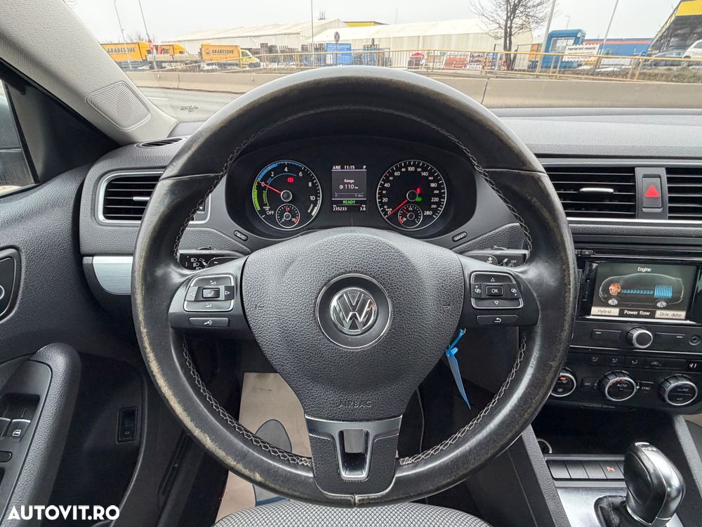 Volkswagen Jetta - 12