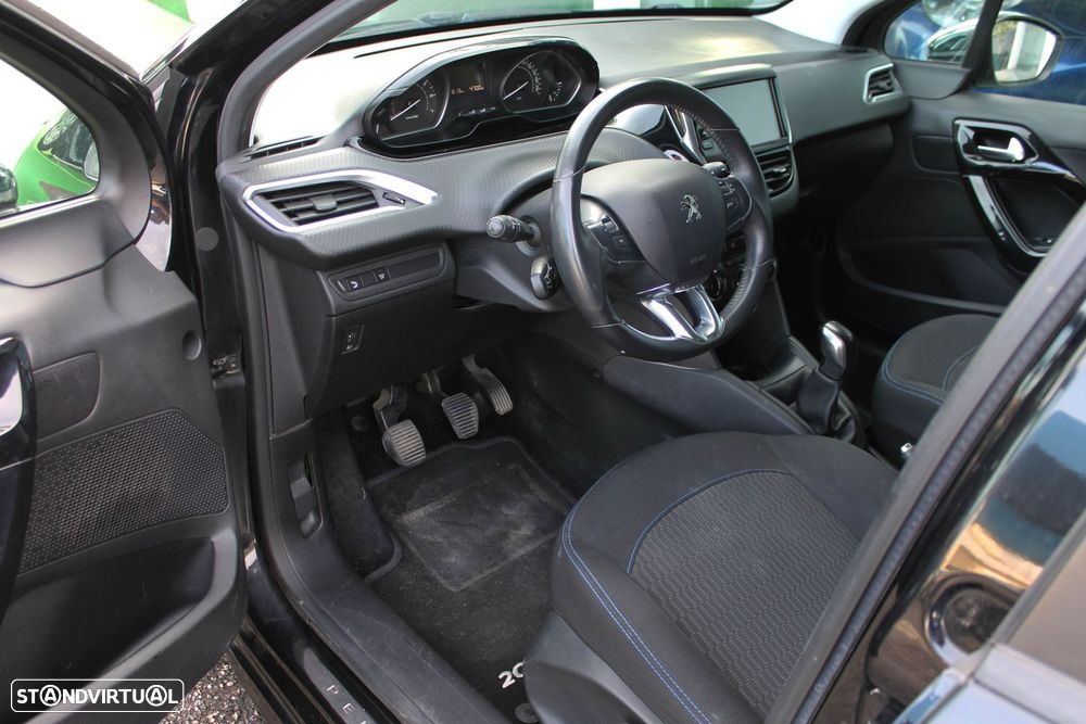 Peugeot 208 1.2 PureTech Signature - 5