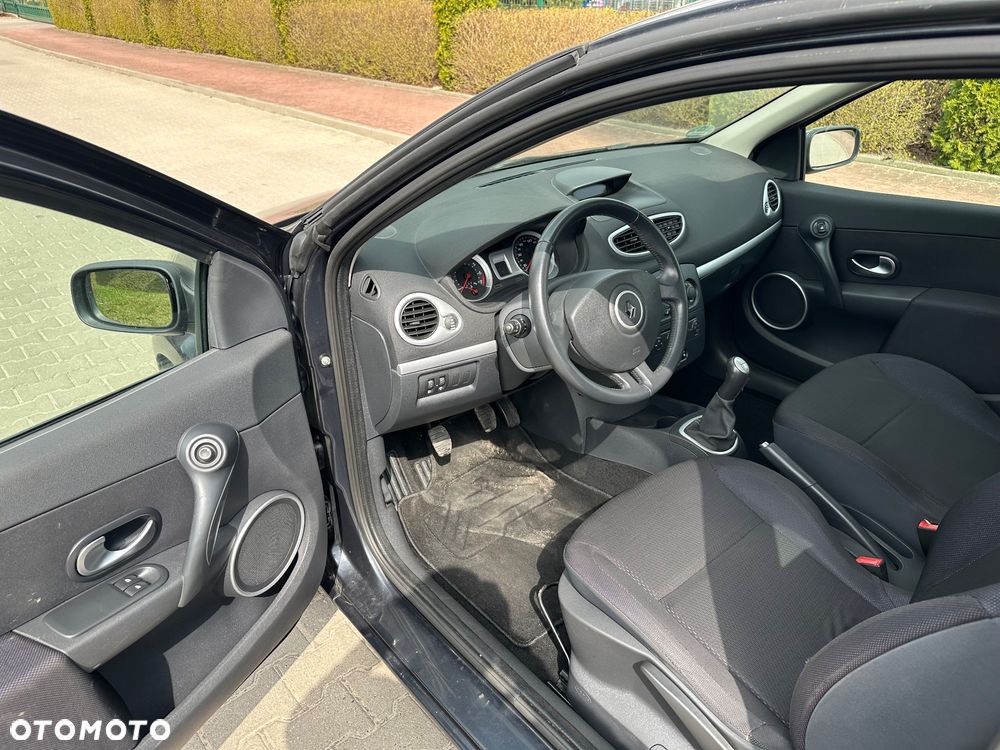 Renault Clio 1.6 16V Privilege - 14