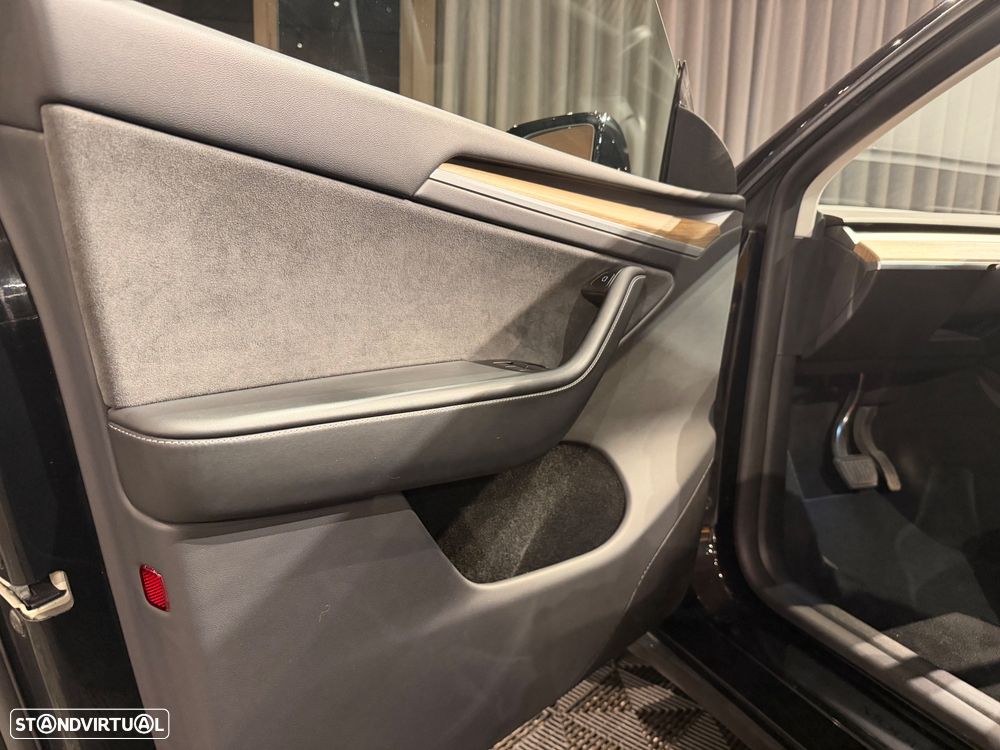 Tesla Model Y Long Range Dual Motor AWD - 14