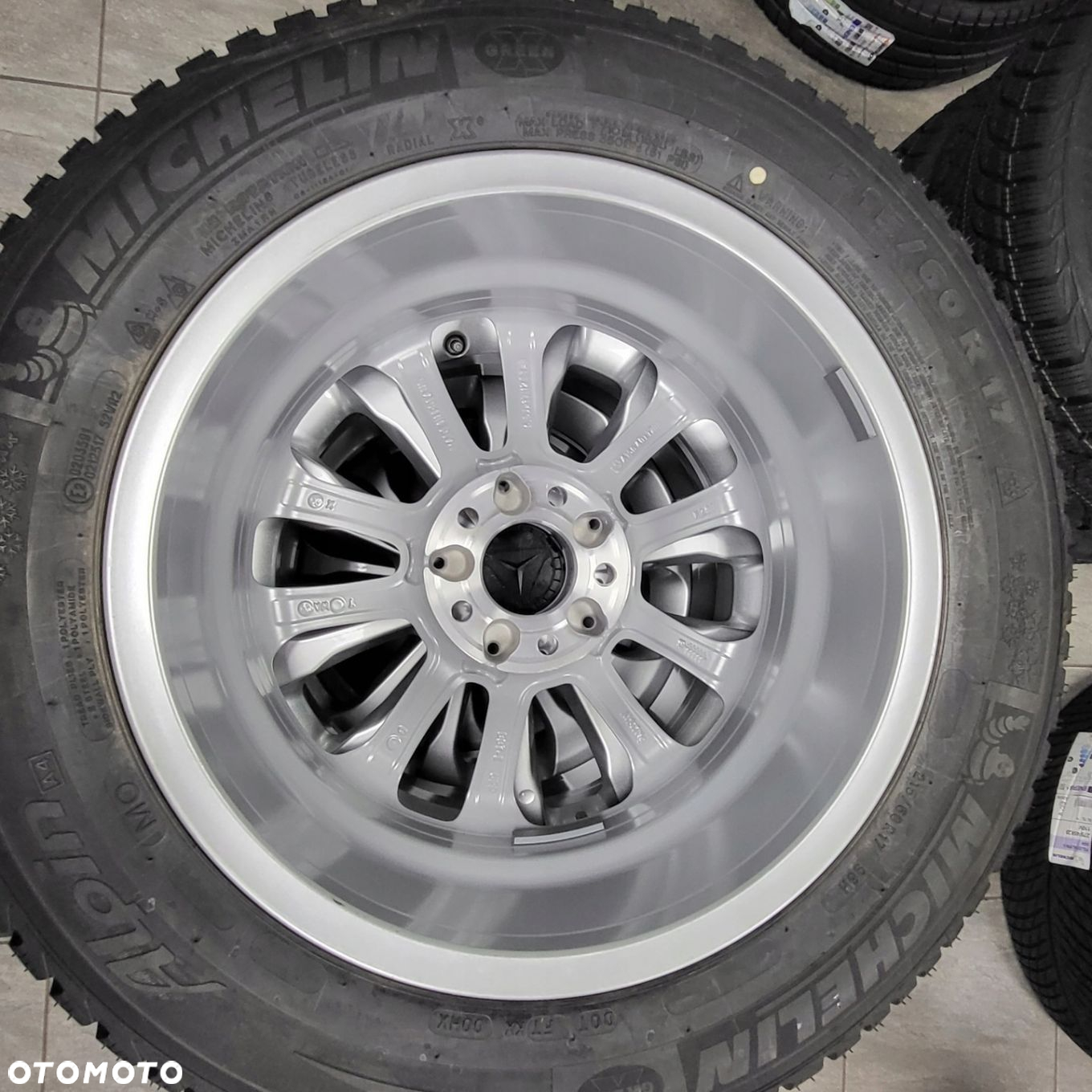 17 Oryginał Mercedes GLA W156 215/60R17 Nowe - 11