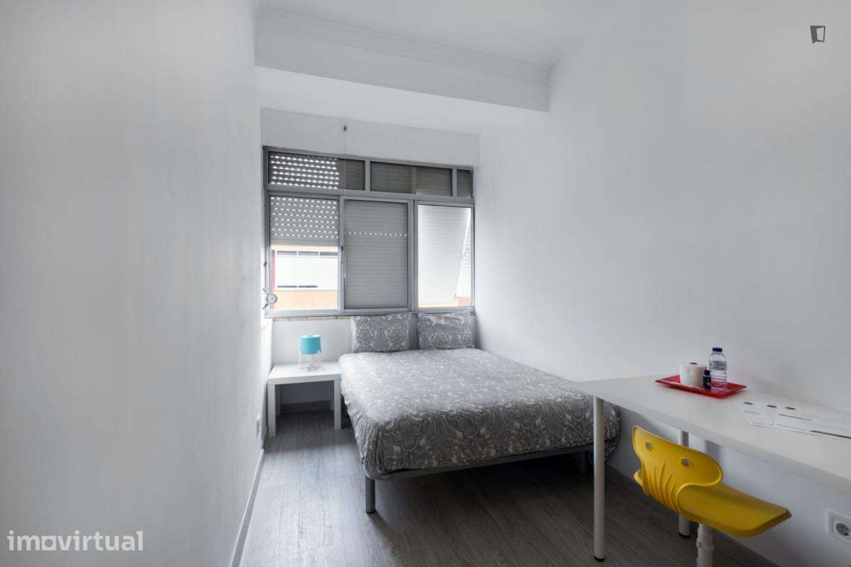 Quarto - localizado em Amadora Lisbon - Grande imagem: 5/16