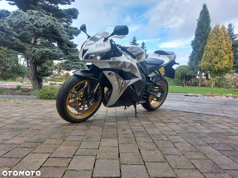 Honda CBR - 1