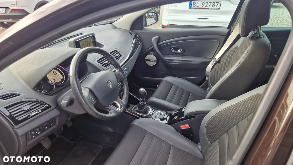 Renault Megane ENERGY TCe 130 BOSE EDITION - 21