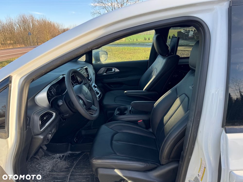 Chrysler Pacifica - 14